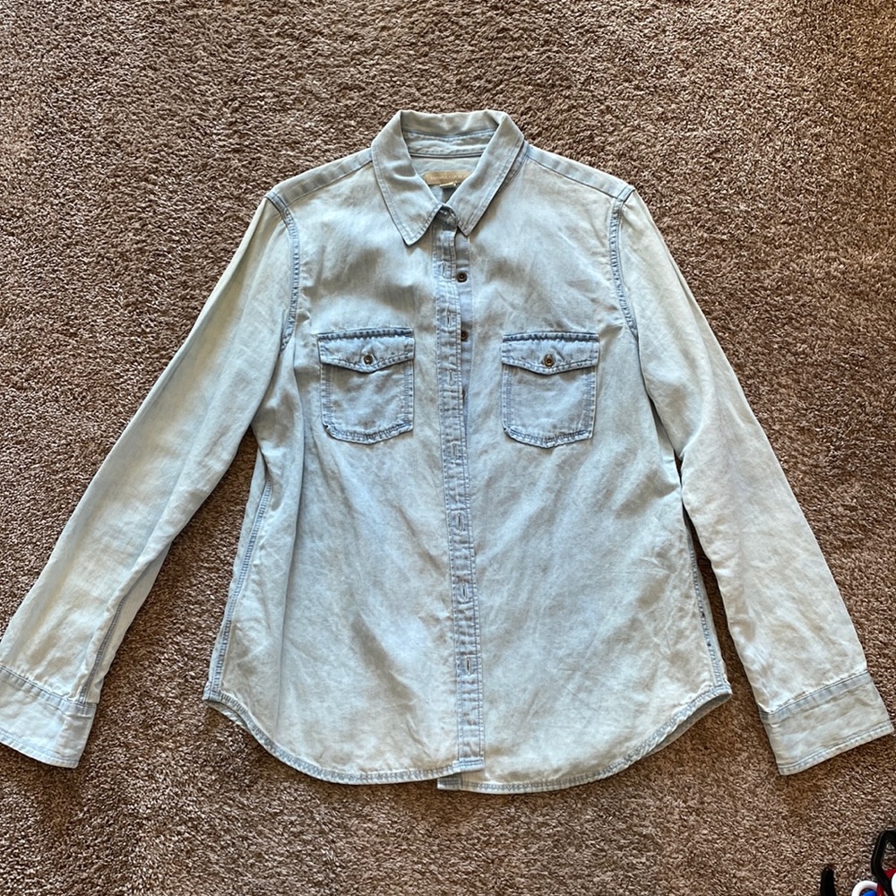 Women’s Light washed denim button down